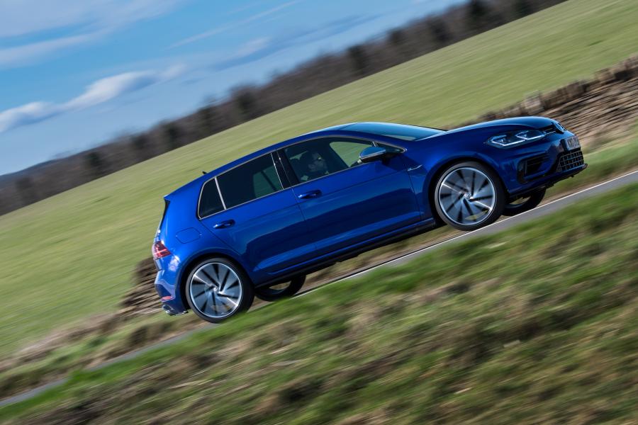  Volkswagen Golf R 5-Door 2017 года  (UK) (фото 23 из 30)